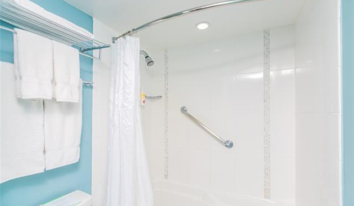 410 Atkinson Drive,Honolulu,Hawaii,96814,1 Bedroom Bedrooms,1 BathroomBathrooms,Condo/Townhouse,Atkinson,8,18391462