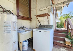 737 School Street,Honolulu,Hawaii,96817,3 Bedrooms Bedrooms,1 BathroomBathrooms,Single family,School,18391771