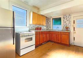 737 School Street,Honolulu,Hawaii,96817,3 Bedrooms Bedrooms,1 BathroomBathrooms,Single family,School,18391771