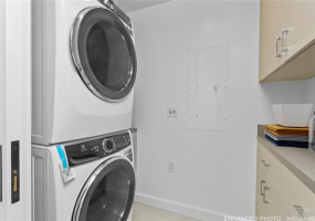 1100 Ala Moana Boulevard,Honolulu,Hawaii,96814,2 Bedrooms Bedrooms,2 BathroomsBathrooms,Condo/Townhouse,Ala Moana,32,18392441