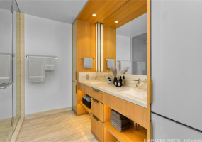 1100 Ala Moana Boulevard,Honolulu,Hawaii,96814,2 Bedrooms Bedrooms,2 BathroomsBathrooms,Condo/Townhouse,Ala Moana,32,18392441
