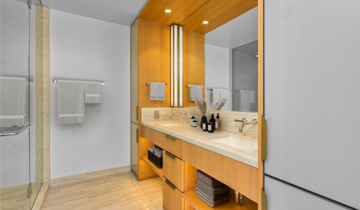 1100 Ala Moana Boulevard,Honolulu,Hawaii,96814,2 Bedrooms Bedrooms,2 BathroomsBathrooms,Condo/Townhouse,Ala Moana,32,18392441