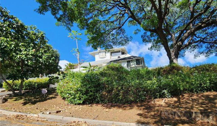 2056 Manoa Road,Honolulu,Hawaii,96822,6 ベッドルーム ベッドルーム,4 バスルームバスルーム,一戸建て,Manoa,18844356