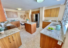 1212 Punahou Street,Honolulu,Hawaii,96826,4 ベッドルーム ベッドルーム,2 バスルームバスルーム,コンド / タウンハウス,Punahou,10,18393305