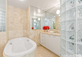 3071 La Pietra Circle,Honolulu,Hawaii,96815,3 Bedrooms Bedrooms,3 BathroomsBathrooms,Single family,La Pietra,18398585