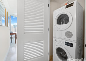 223 Saratoga Road,Honolulu,Hawaii,96815,2 Bedrooms Bedrooms,2 BathroomsBathrooms,Condo/Townhouse,Saratoga,28,18402258