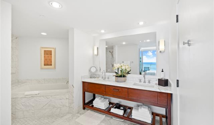 223 Saratoga Road,Honolulu,Hawaii,96815,2 Bedrooms Bedrooms,2 BathroomsBathrooms,Condo/Townhouse,Saratoga,28,18402308
