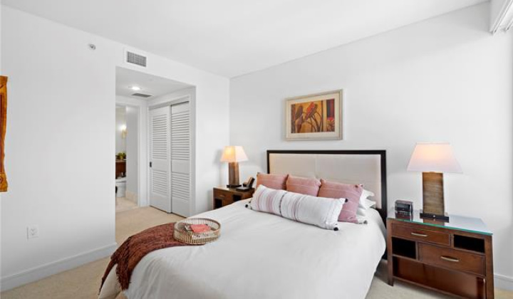 223 Saratoga Road,Honolulu,Hawaii,96815,2 Bedrooms Bedrooms,2 BathroomsBathrooms,Condo/Townhouse,Saratoga,28,18402308