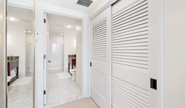 223 Saratoga Road,Honolulu,Hawaii,96815,2 Bedrooms Bedrooms,2 BathroomsBathrooms,Condo/Townhouse,Saratoga,28,18402308