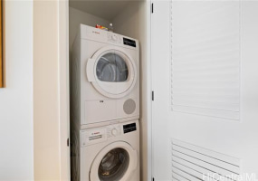 223 Saratoga Road,Honolulu,Hawaii,96815,2 Bedrooms Bedrooms,2 BathroomsBathrooms,Condo/Townhouse,Saratoga,28,18402308