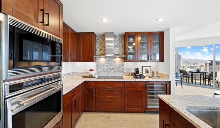 223 Saratoga Road,Honolulu,Hawaii,96815,2 Bedrooms Bedrooms,2 BathroomsBathrooms,Condo/Townhouse,Saratoga,28,18402308