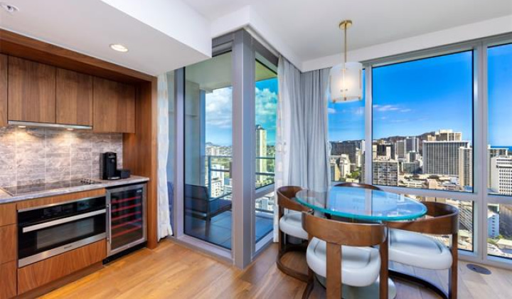 2139 Kuhio Avenue,Honolulu,Hawaii,96815,1 ベッドルーム ベッドルーム,2 バスルームバスルーム,コンド / タウンハウス,Kuhio,28,18404087