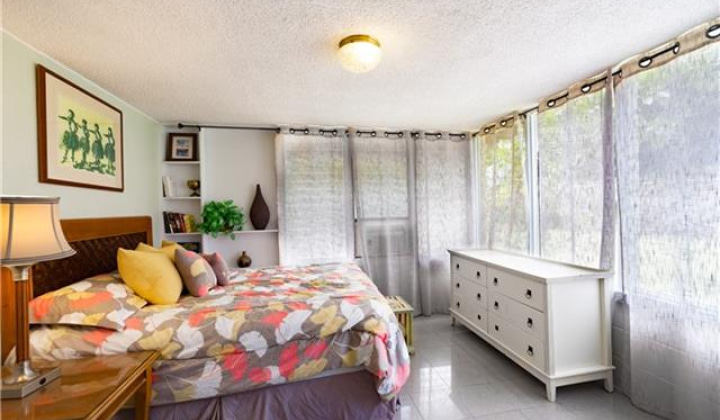 251 Kalalau Street,Honolulu,Hawaii,96825,4 Bedrooms Bedrooms,2 BathroomsBathrooms,Single family,Kalalau,18404423