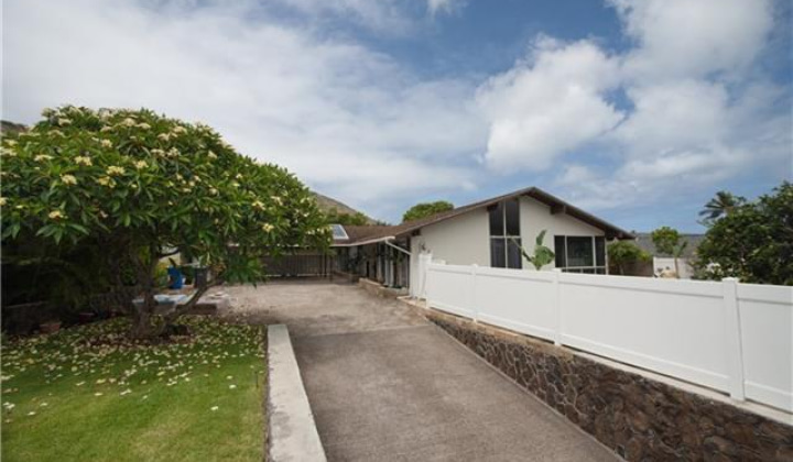 251 Kalalau Street,Honolulu,Hawaii,96825,4 Bedrooms Bedrooms,2 BathroomsBathrooms,Single family,Kalalau,18404423