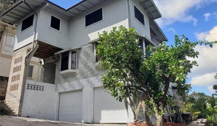 2825 Henry Street,Honolulu,Hawaii,96817,3 Bedrooms Bedrooms,2 BathroomsBathrooms,Single family,Henry,18406798