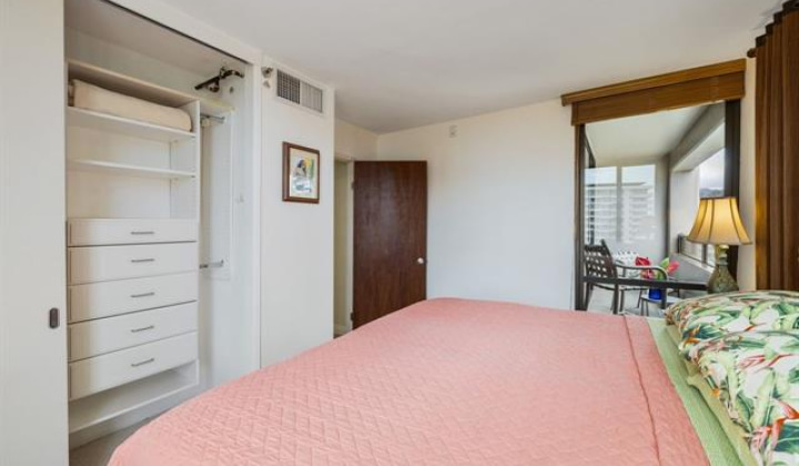 229 Paoakalani Avenue,Honolulu,Hawaii,96815,2 ベッドルーム ベッドルーム,1 バスルームバスルーム,コンド / タウンハウス,Paoakalani,10,18856897