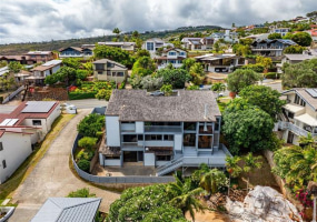1789 Laukahi Street,Honolulu,Hawaii,96821,5 ベッドルーム ベッドルーム,4 バスルームバスルーム,一戸建て,Laukahi,18859887