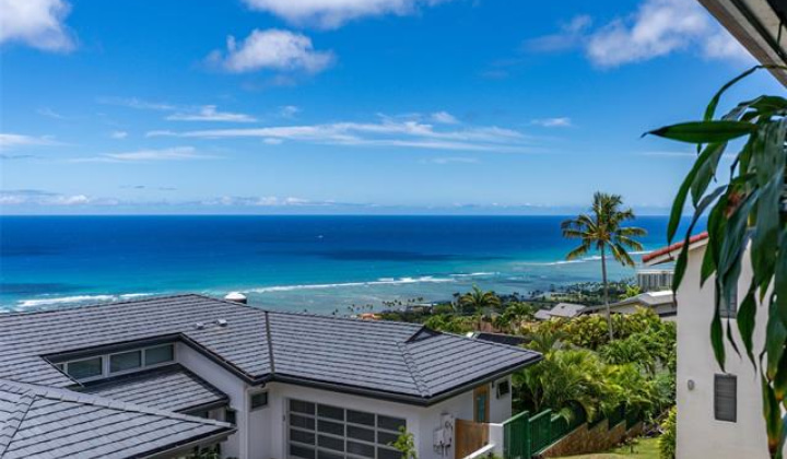 1789 Laukahi Street,Honolulu,Hawaii,96821,5 ベッドルーム ベッドルーム,4 バスルームバスルーム,一戸建て,Laukahi,18859887
