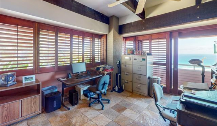 440 Maono Loop,Honolulu,Hawaii,96821,3 ベッドルーム ベッドルーム,3 バスルームバスルーム,一戸建て,Maono,18861003