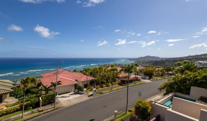 440 Maono Loop,Honolulu,Hawaii,96821,3 ベッドルーム ベッドルーム,3 バスルームバスルーム,一戸建て,Maono,18861003