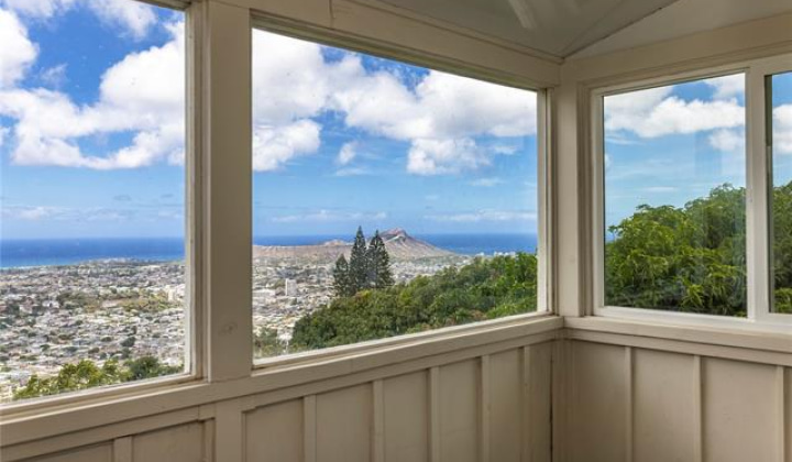 2407 St Louis Drive,Honolulu,Hawaii,96816,5 ベッドルーム ベッドルーム,3 バスルームバスルーム,一戸建て,St Louis,18861624