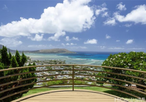 471 Maono Loop,Honolulu,Hawaii,96821,3 ベッドルーム ベッドルーム,3 バスルームバスルーム,一戸建て,Maono,18879111