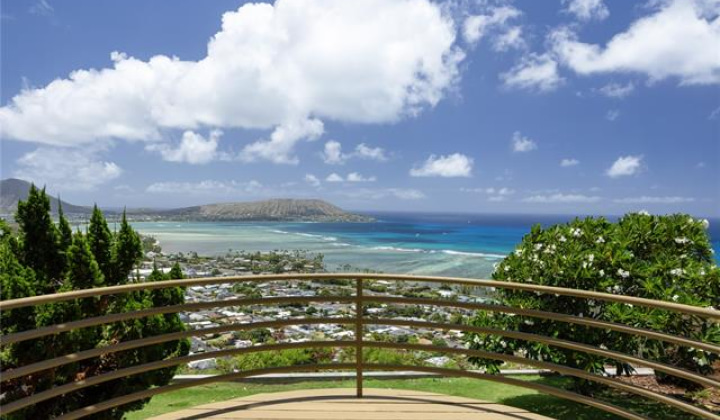 471 Maono Loop,Honolulu,Hawaii,96821,3 ベッドルーム ベッドルーム,3 バスルームバスルーム,一戸建て,Maono,18879111