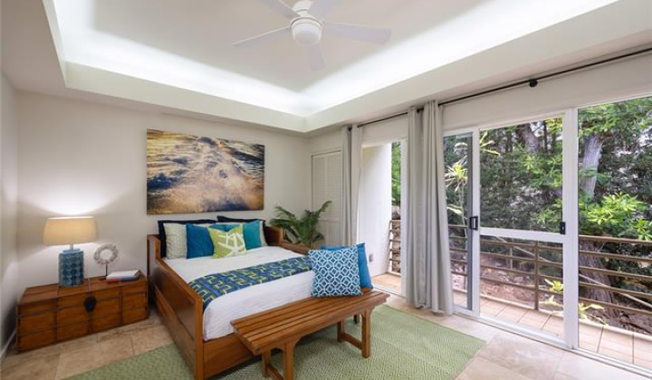 471 Maono Loop,Honolulu,Hawaii,96821,3 ベッドルーム ベッドルーム,3 バスルームバスルーム,一戸建て,Maono,18879111