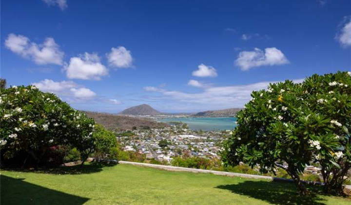 471 Maono Loop,Honolulu,Hawaii,96821,3 ベッドルーム ベッドルーム,3 バスルームバスルーム,一戸建て,Maono,18879111