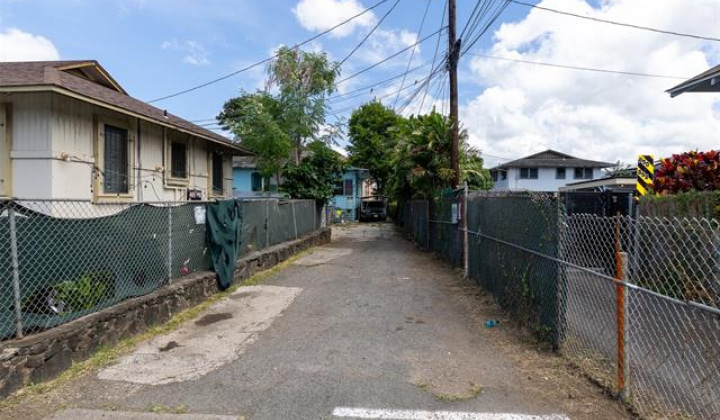 815 Lopez Lane,Honolulu,Hawaii,96817,12 ベッドルーム ベッドルーム,12 バスルームバスルーム,一戸建て,Lopez,18884568