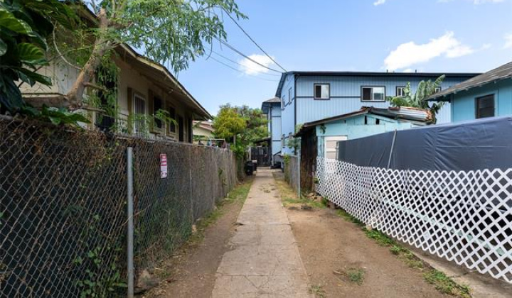 815 Lopez Lane,Honolulu,Hawaii,96817,12 ベッドルーム ベッドルーム,12 バスルームバスルーム,一戸建て,Lopez,18884568
