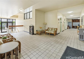 1160 Ala Napunani Street,Honolulu,Hawaii,96818,2 ベッドルーム ベッドルーム,1 バスルームバスルーム,コンド / タウンハウス,Ala Napunani,8,18895562