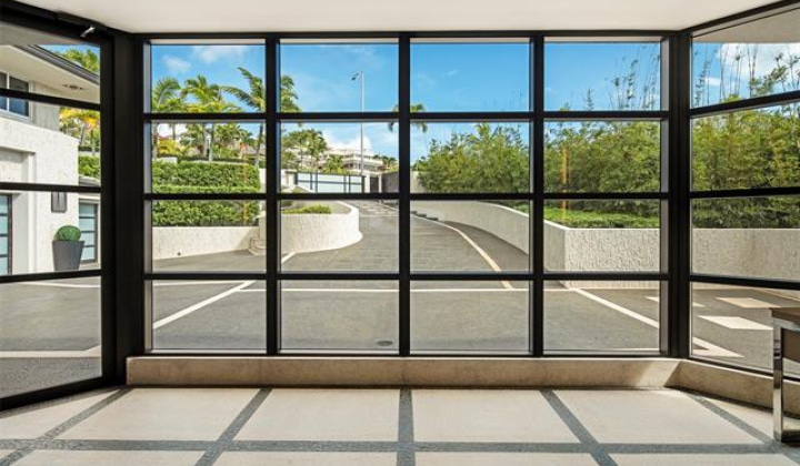 360 Puuikena Drive,Honolulu,Hawaii,96821,5 Bedrooms Bedrooms,6 BathroomsBathrooms,Single family,Puuikena,18902627