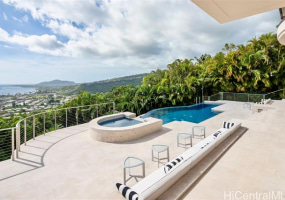 360 Puuikena Drive,Honolulu,Hawaii,96821,5 Bedrooms Bedrooms,6 BathroomsBathrooms,Single family,Puuikena,18902627