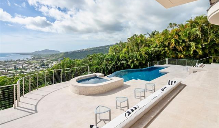 360 Puuikena Drive,Honolulu,Hawaii,96821,5 Bedrooms Bedrooms,6 BathroomsBathrooms,Single family,Puuikena,18902627